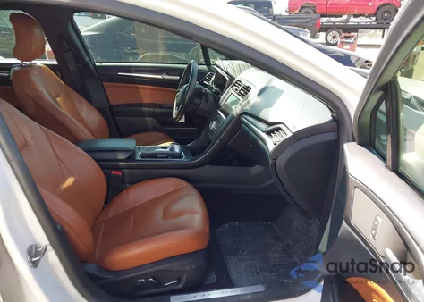 2019 Ford Fusion Hybrid Titanium z USA, uszkodzony, nr VIN 3FA6P0RU2KR240199